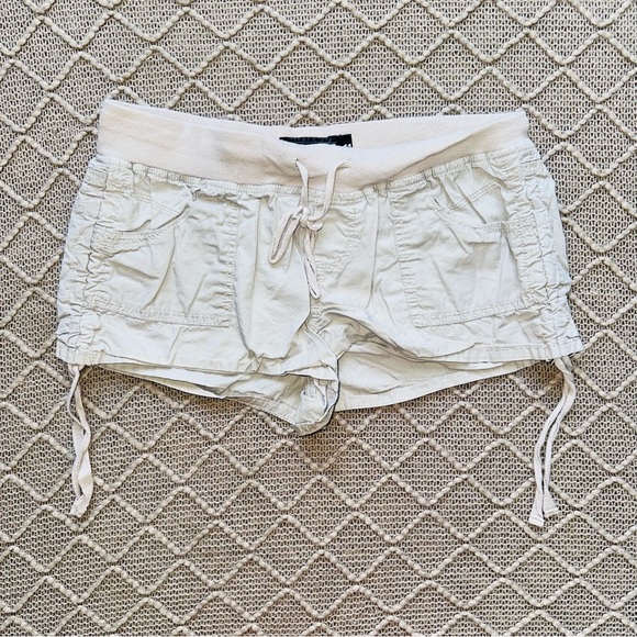 Light Khaki Drawstring Shorts Size 11 - Picture 1 of 5